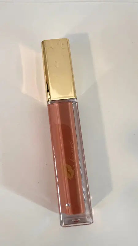 Lip Gloss Gold Label |45 Shades of Long-Lasting Shine - 11- Lili - Makeup